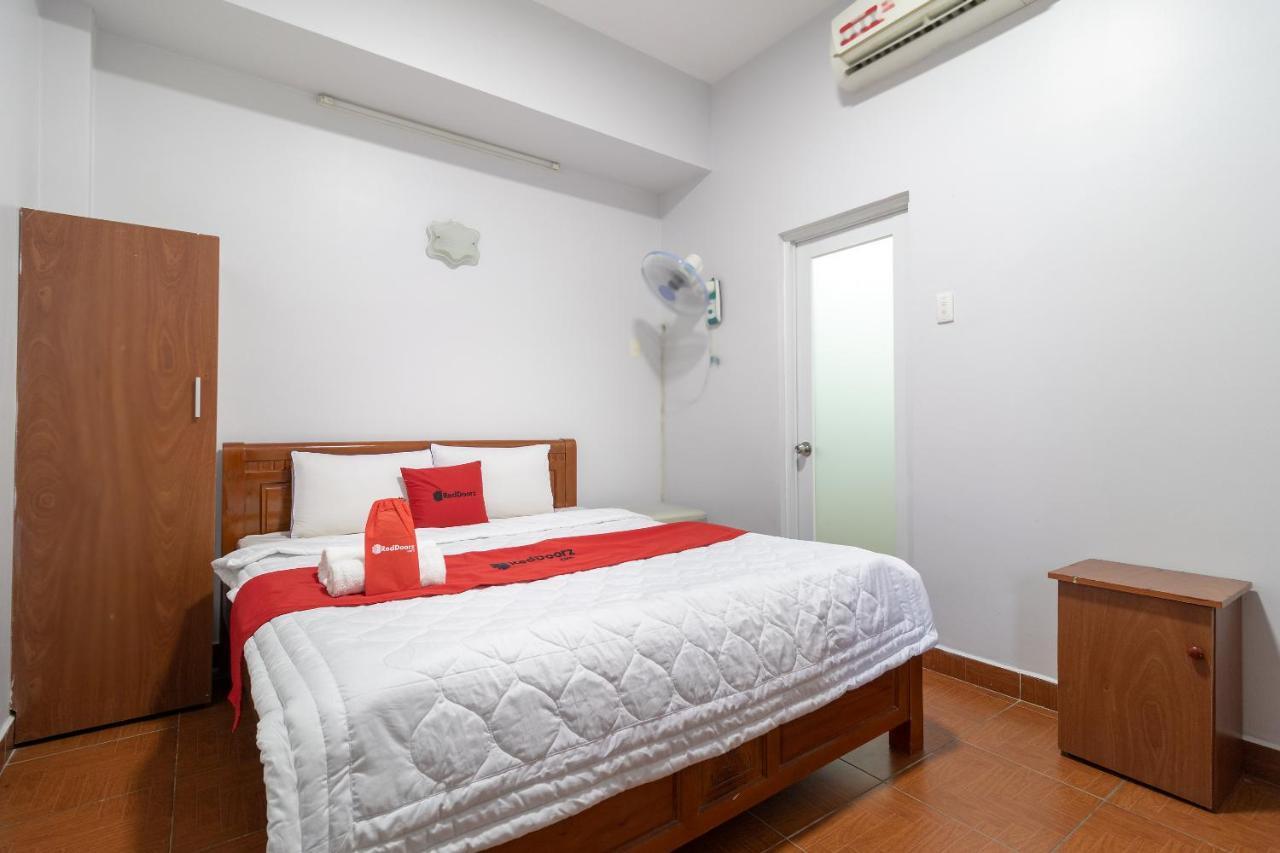RedDoorz near Tan Huong Market Ho Chi Minh-stad Buitenkant foto